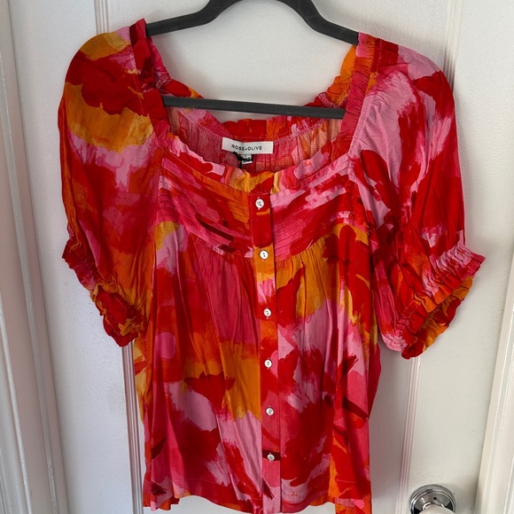 Rose & Olive Tops - NEW Rose & Olive Red Pink Orange Floral Button-Front Blouse Size L